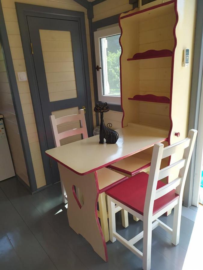La Roulotte De Francine Guest House Chazeuil Ngoại thất bức ảnh