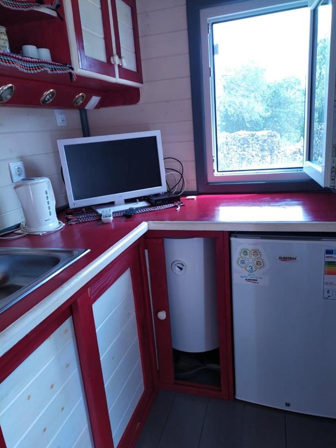 La Roulotte De Francine Guest House Chazeuil Ngoại thất bức ảnh