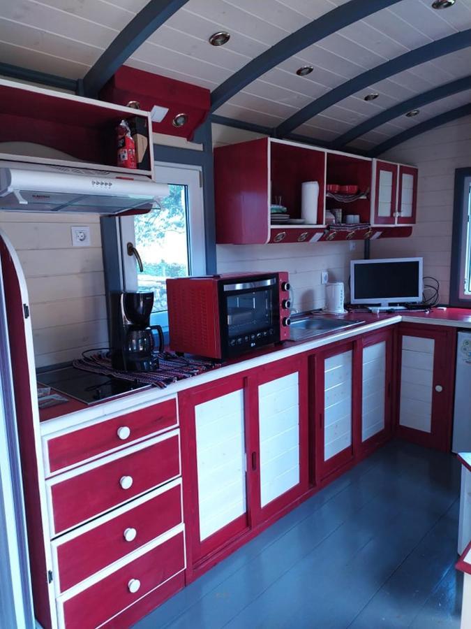 La Roulotte De Francine Guest House Chazeuil Ngoại thất bức ảnh