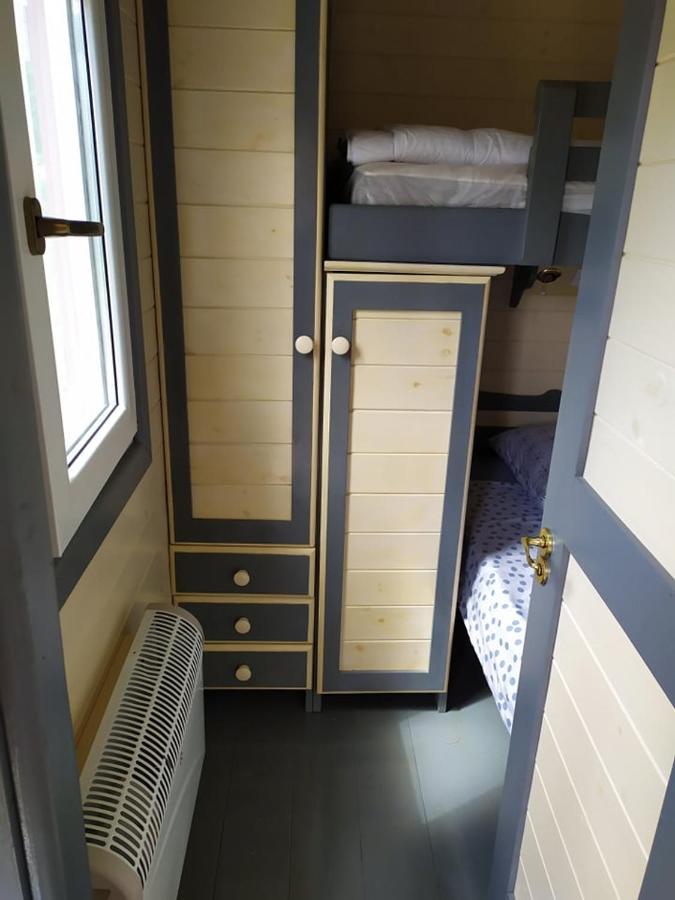 La Roulotte De Francine Guest House Chazeuil Ngoại thất bức ảnh